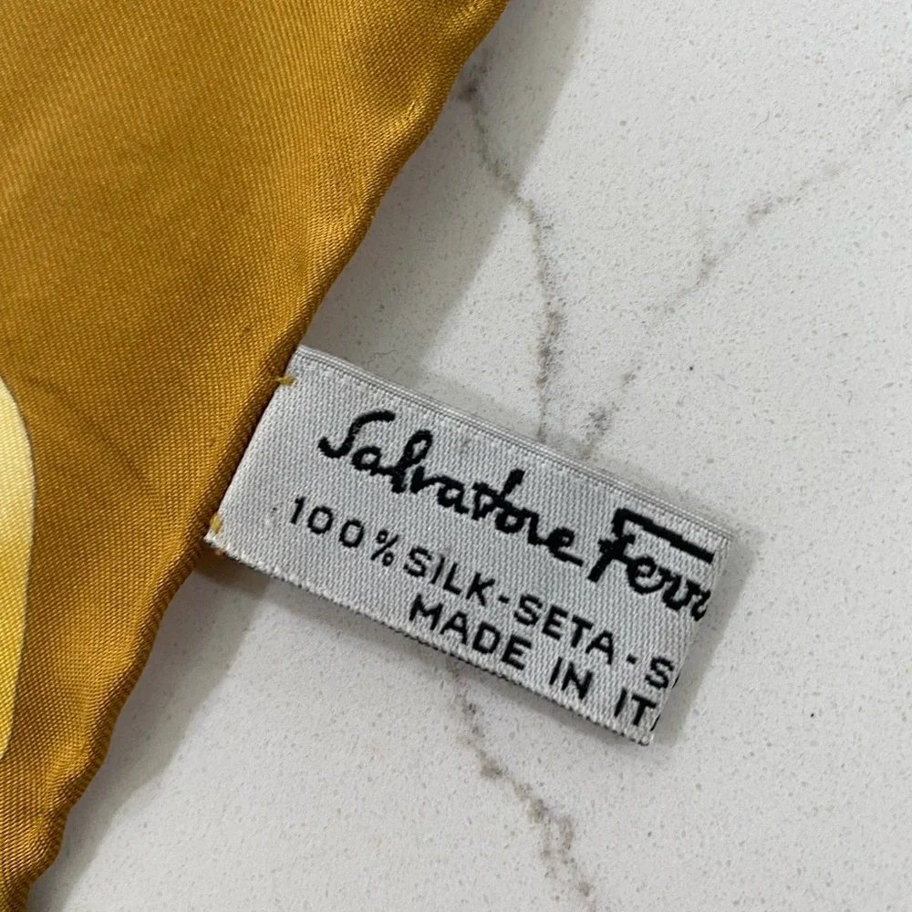 Ferragamo vintage scarf - Picture 6 of 7